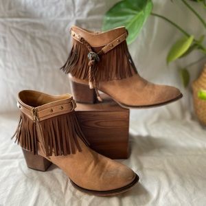 Calling all Cowboys, ‘girls, and ‘people!